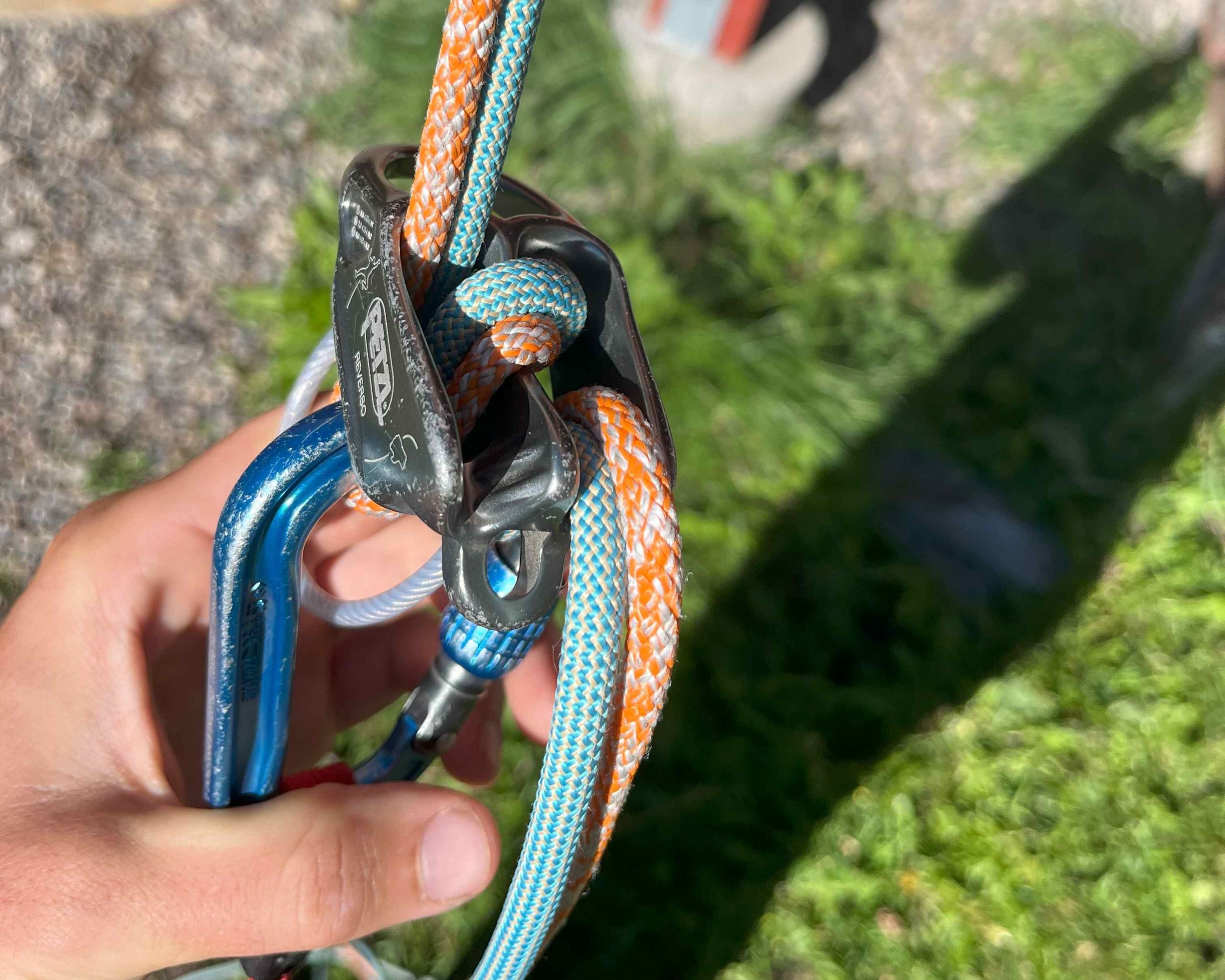 Rappelling on Skinny Ropes—Part 1: Devices - The High Route