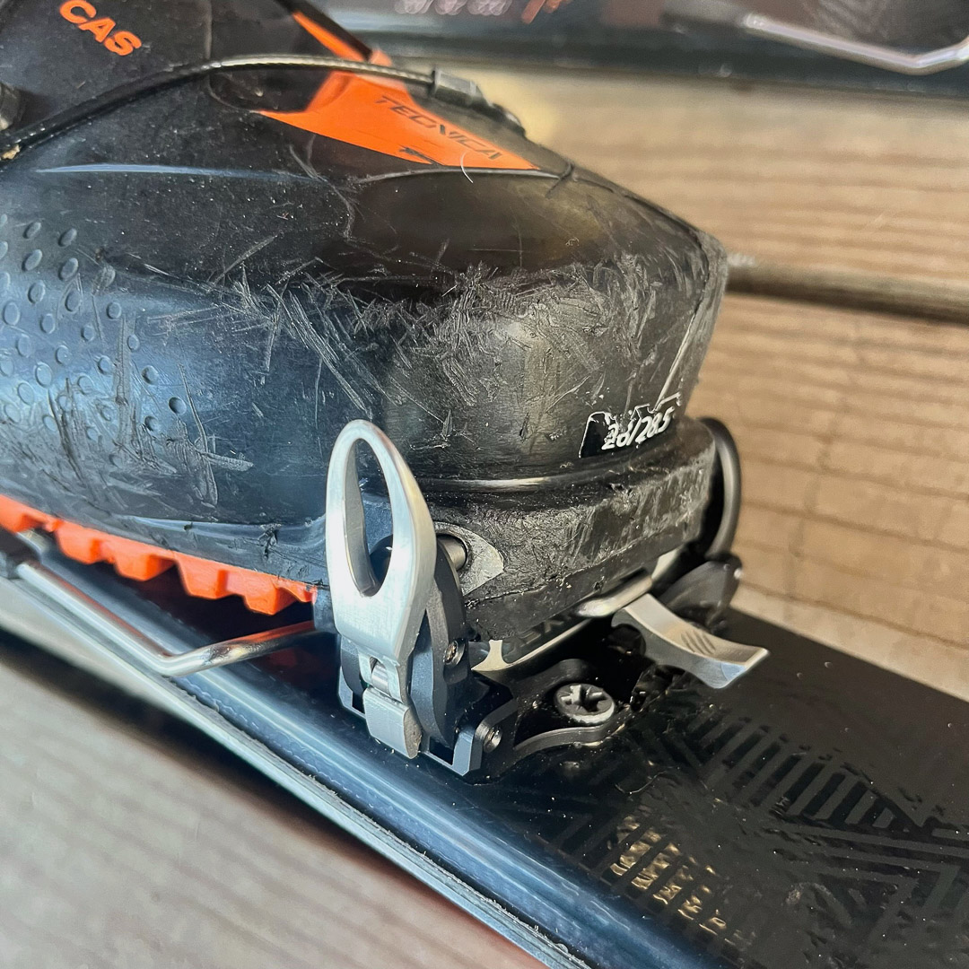 Toe piece in ski mode - notice the brake is against the boot, ready to deploy in the event of ski loss.