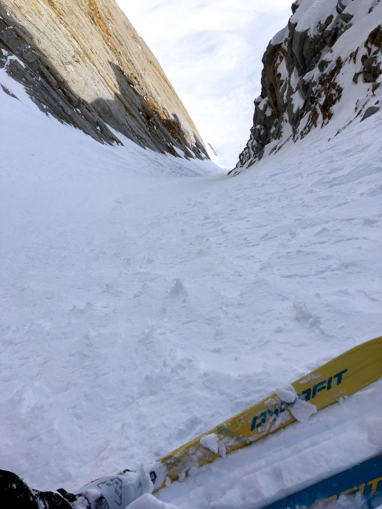 Jed Porter, all the way back in 2017, laid down an impressive version of the Redline that placed primacy on couloir skiing. Large pack. Skimo setup. No problem.