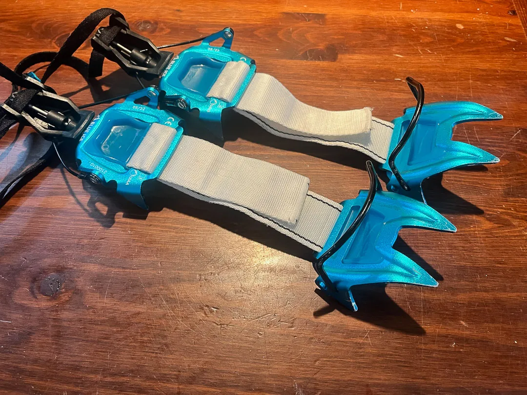 Blue Ice Harfang Tour with the 2 point mid-section removed. This unit features a 4 point aluminum front section, Dyneema linkage, and an aluminum rear section.