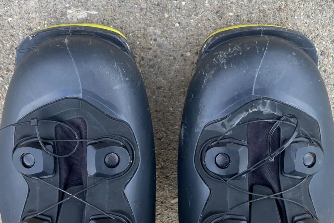 The toes (where the tech inserts are set, are offset for the left and right boot/toe.