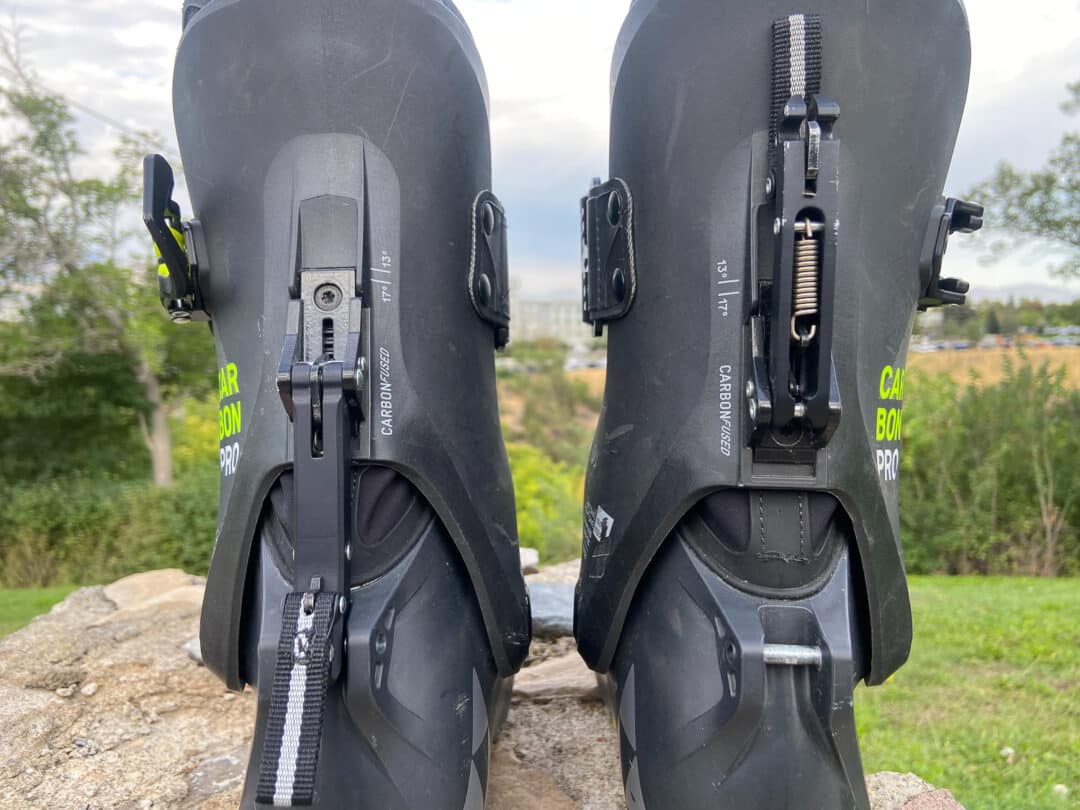 Left locked in ski mode, right freed-up for walk mode.
