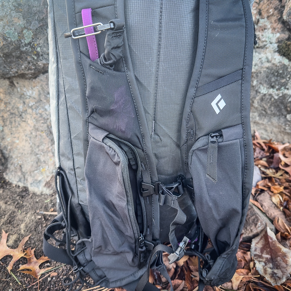 The shoulder straps and side adjustment system make the Cirque 25 UL feel more like a ski vest.