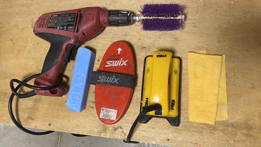 Wax your skis: the basics.