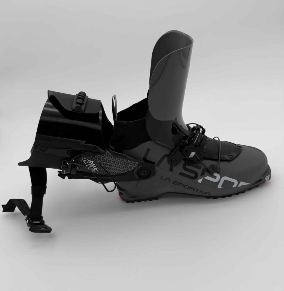 The side view of the Kilo XTR displaying the plastic cuff and some common Kilo DNA.