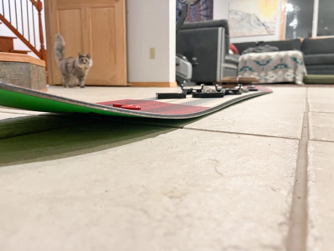 An early rise nose, like on skis, provides proper handling in diverse conditions. 