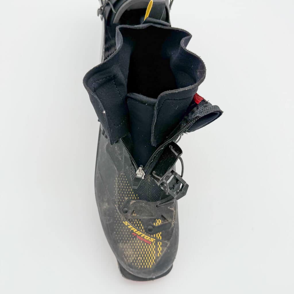 Opned up and minimalist: the Hybrid Stratos has a full bikini liner (read as no tongue). 