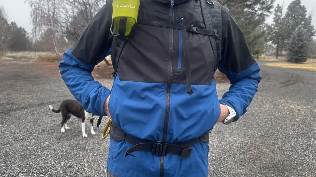 The NAUL Freeride has two zippered hand pockets.