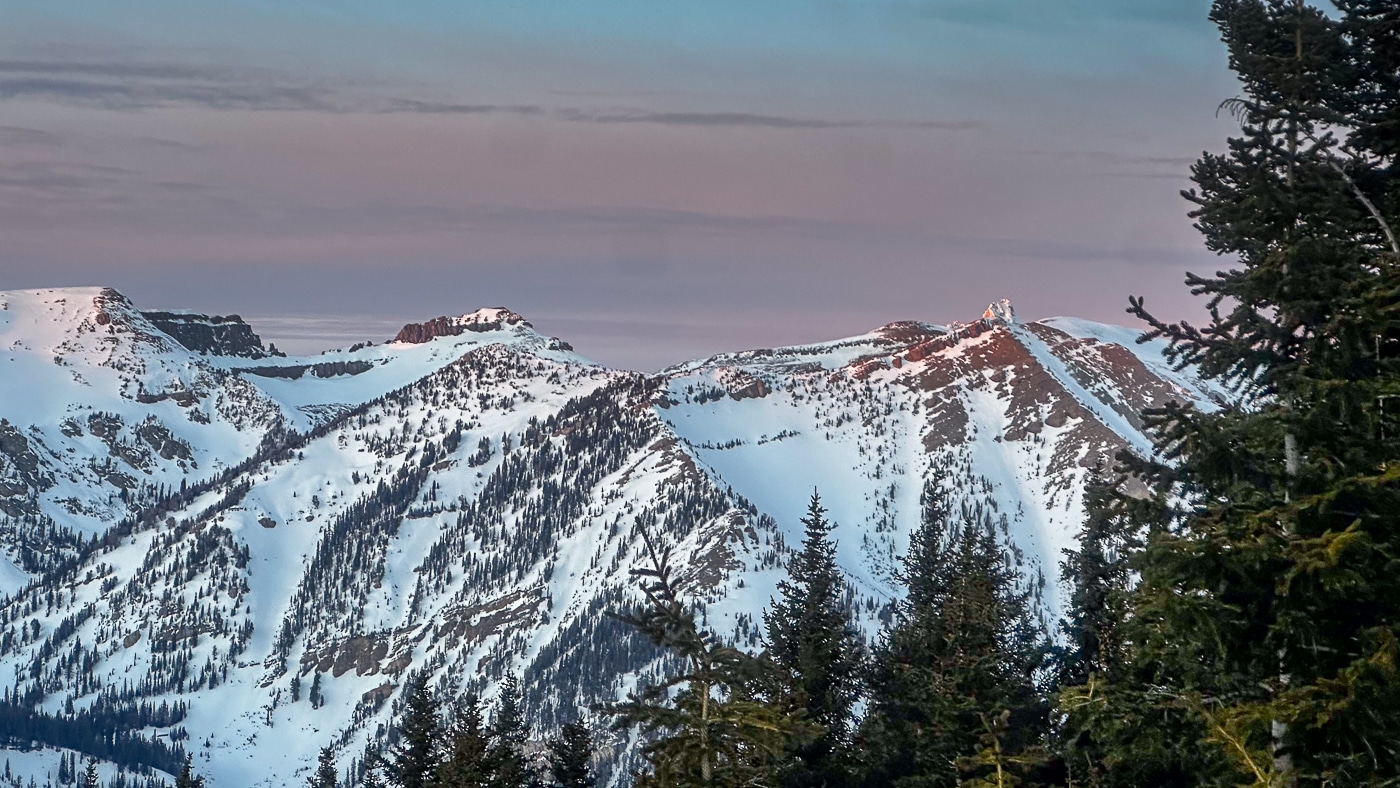 A cold evening sets in. The cycle of sustained high pressure continues.