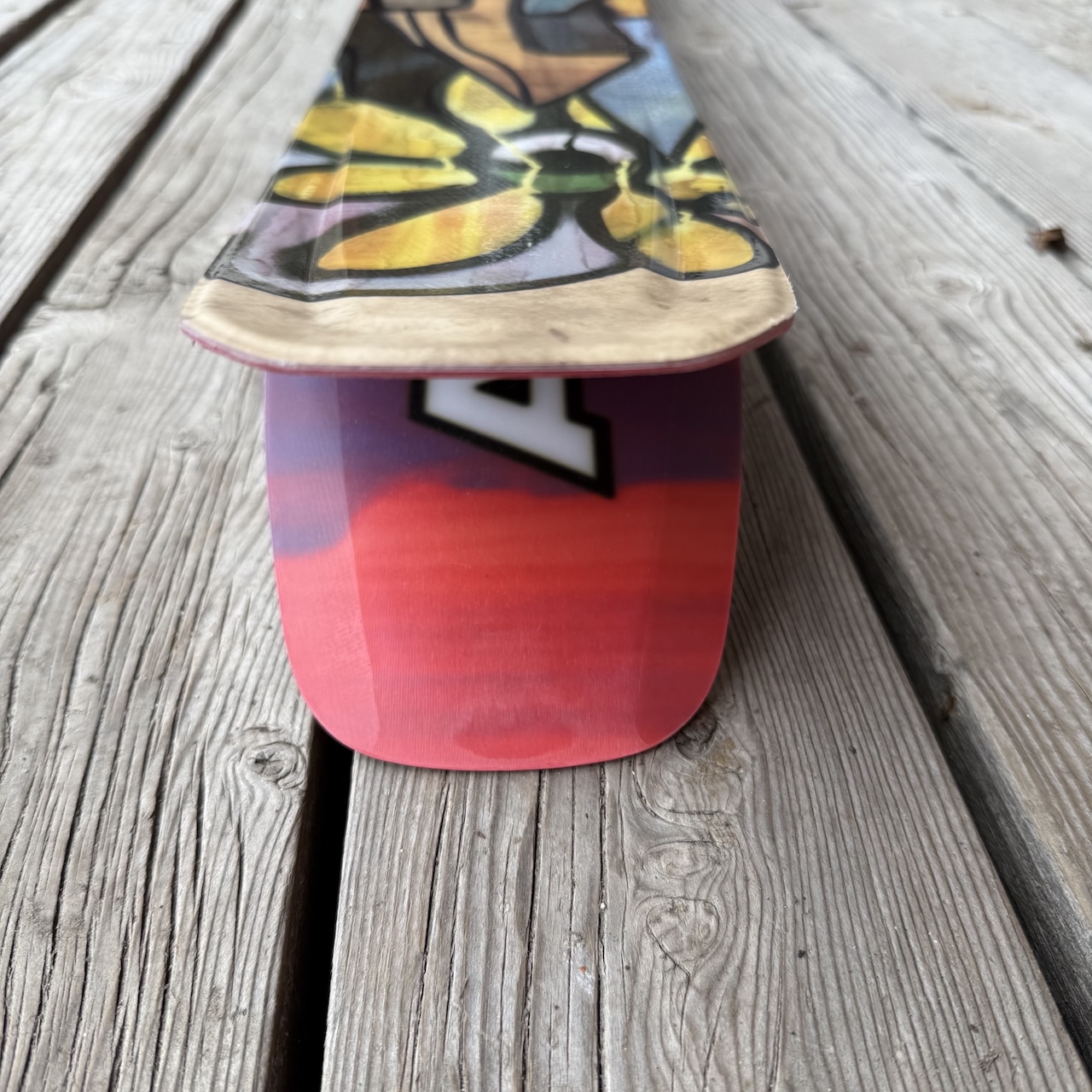 The HRZN Tech tip and a very ample shovel (and tail) make for a playful plank to ski and to oggle.