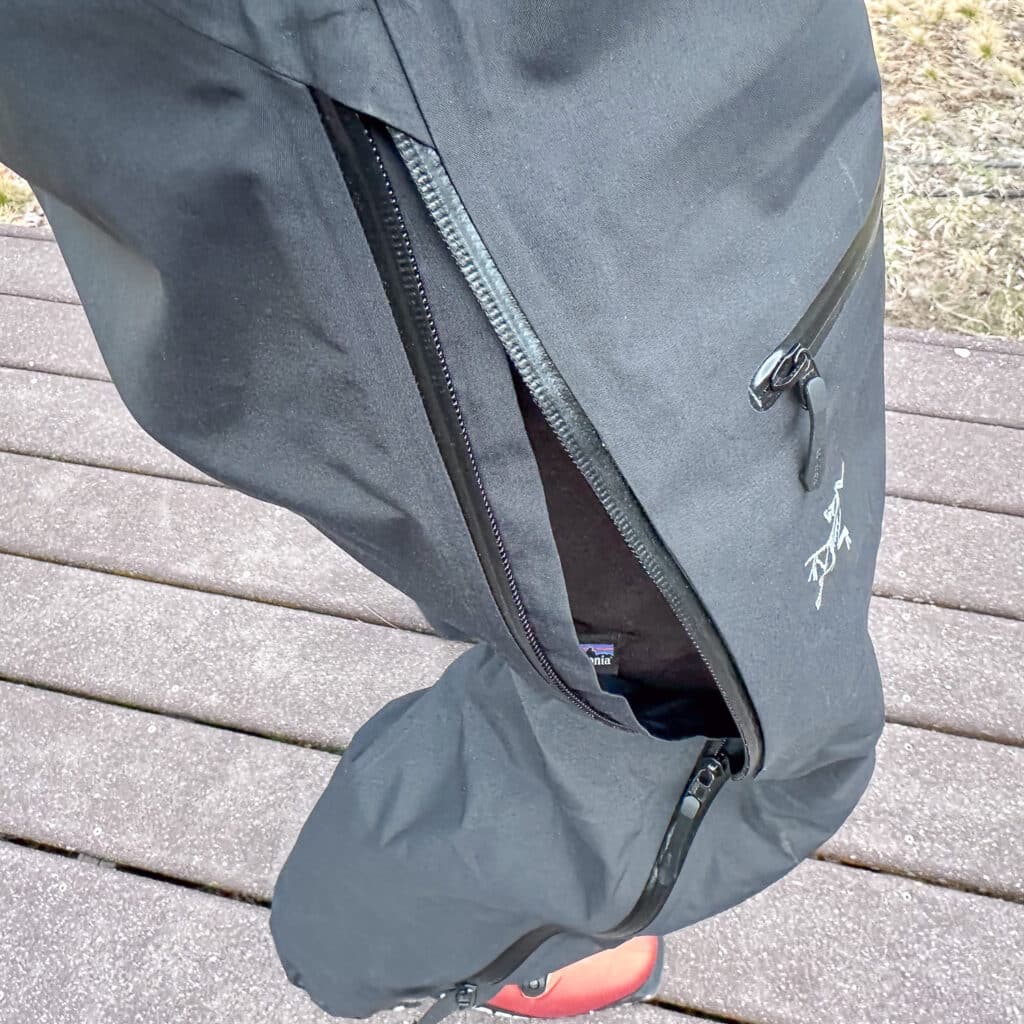 The very generous 3/4 length side zips are ample for dumping heat. 