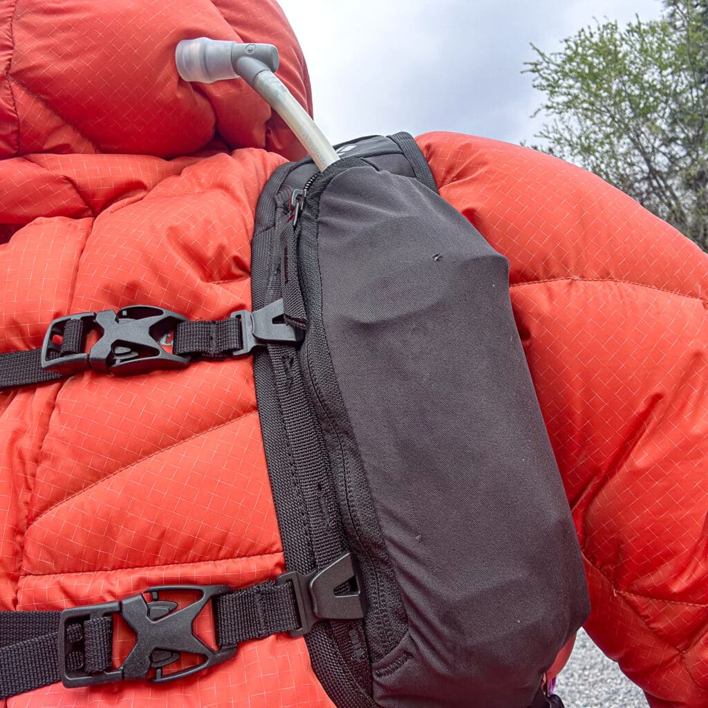 A 500ml Nathan flask fits in the pocket. These are about the same volume/shape as a HydraPak softflask Speed (500ml).