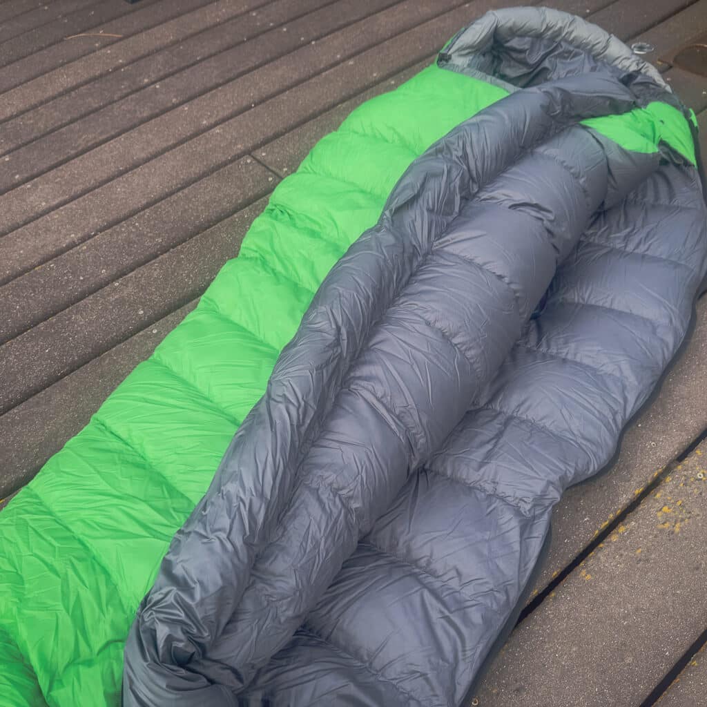 The ample and full-length draft tube helps prevent drafts and cold spots from developing along the zipper. 