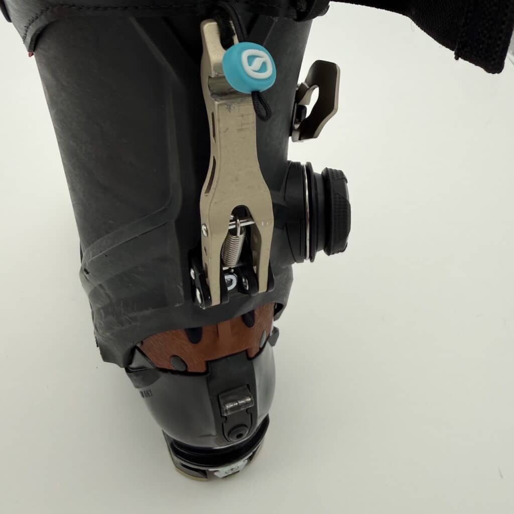 The ski-walk mechanism and a rear view of the F1 RS.