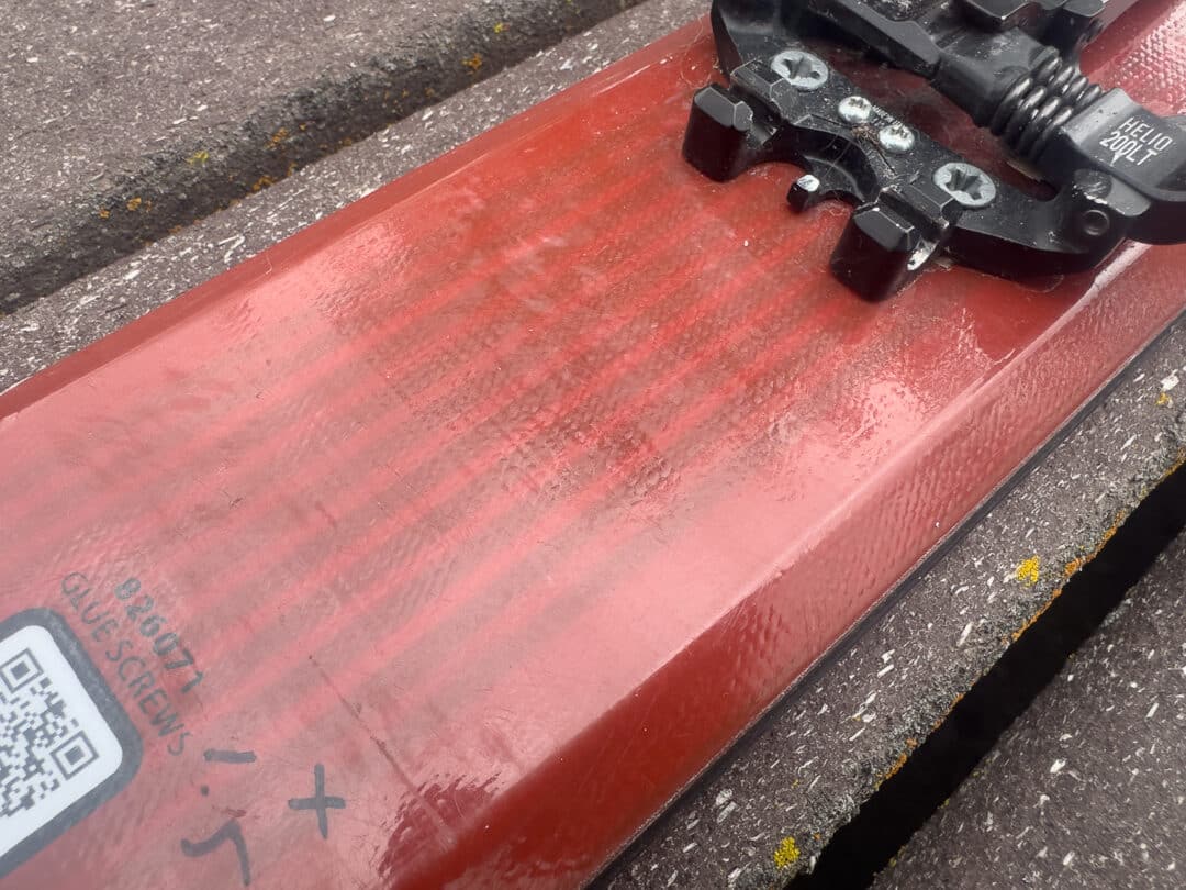 The use of carbon in this iteration of ZG is minimal: only carbon stringers. Underfoot sits an ash insert.