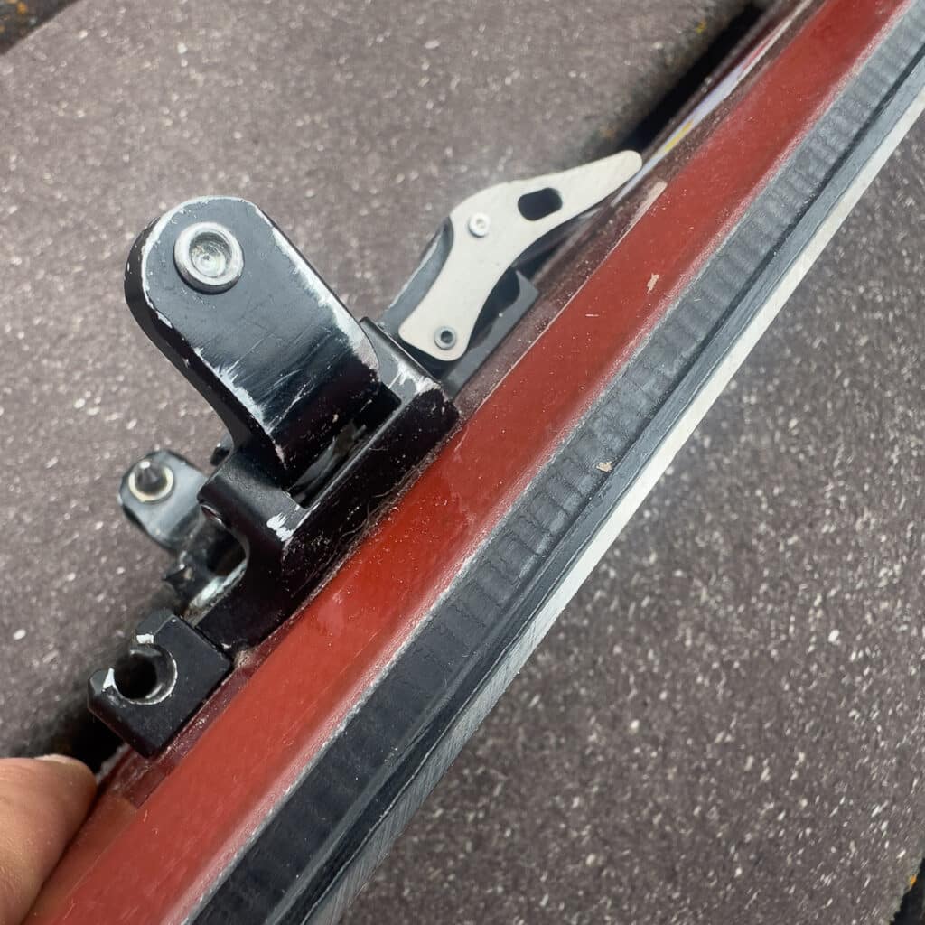 The ABS sidewall runs nearly the ski’s full length.